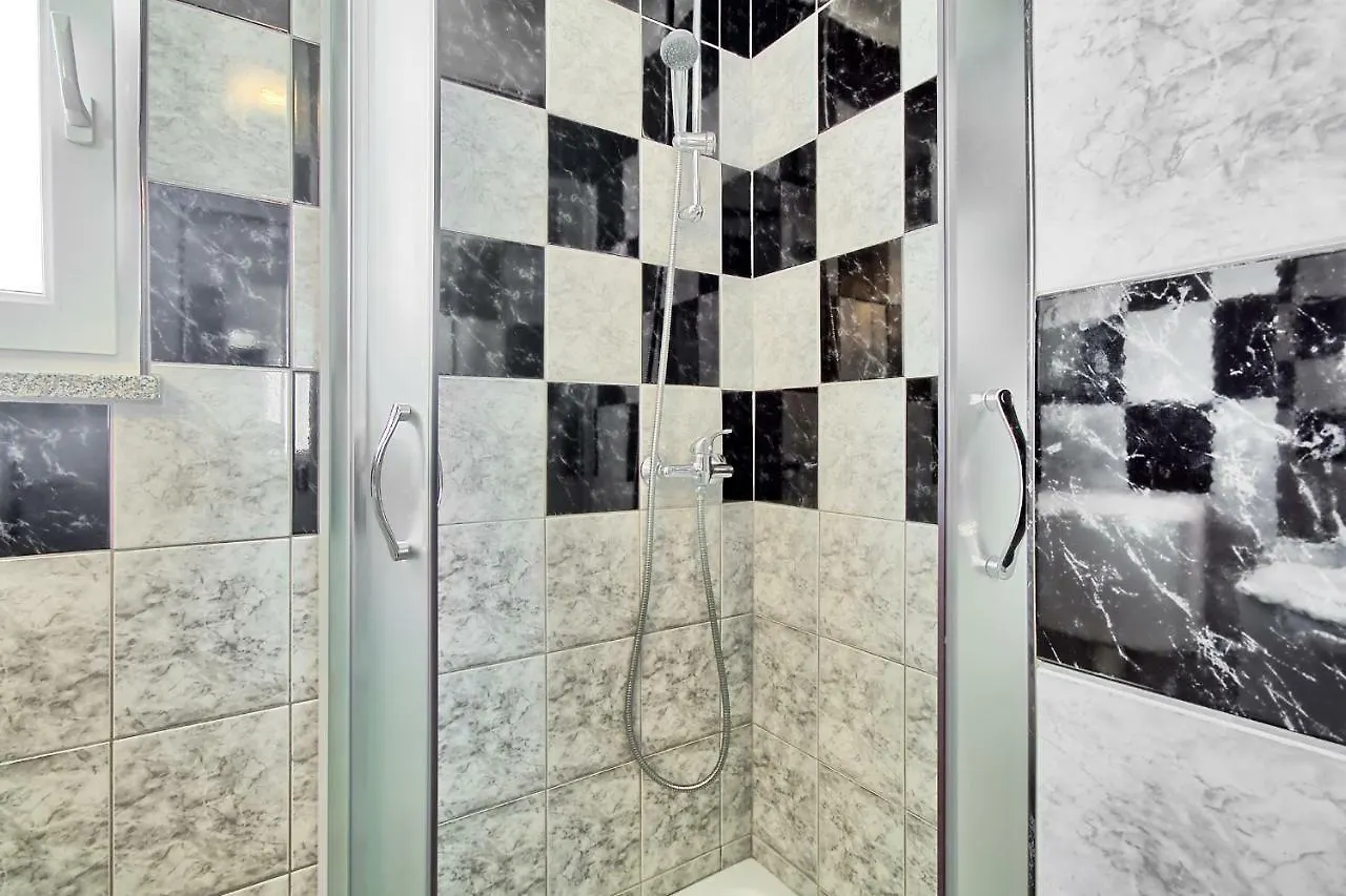 Lara Apartments أوماغ