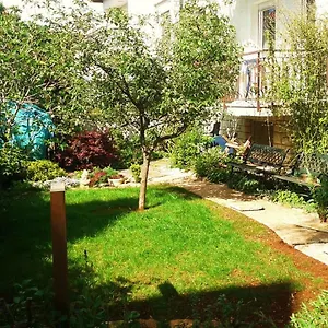  Apartment Komunela